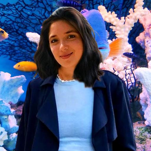 Minnie B Miller: Professional Aquarist and Owner of FishInAquarium